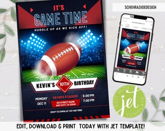 Peut inclure: Une invitation imprimable pour une fête d'anniversaire de 10 ans sur le thème du football. L'invitation représente un ballon de football sur un terrain vert avec un stade bleu et blanc en arrière-plan. Le texte de l'invitation indique "C'est l'heure du jeu" et "Rassemblons-nous pour le coup d'envoi !" L'invitation comprend également la date, l'heure et le lieu de la fête.