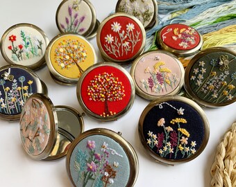 Flower Embroidered Compact Mirror. Summer Floral Embroidered Pocket Mirror. Bachelorette Pocket Mirror. Bridesmaids Gift. Gift for mother.
