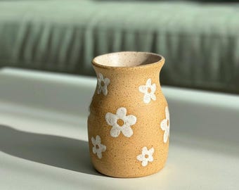 Handmade Ceramic Daisy Bud Vase: Speckled Stoneware Floral Vase