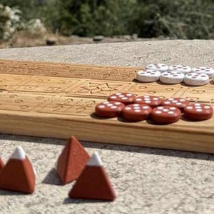 The Royal Game of UR - Dice and game pieces