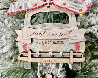 Personalized Just Married Ornament, Newlywed Christmas Ornament, Wedding Gift, Gift for Newlyweds