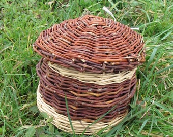 Natural wicker box - puffy / hatted