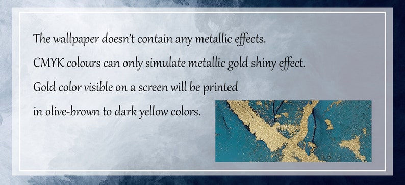 Pu&ograve; includere: Una carta da parati verde acqua e oro con effetto marmo. Il testo sull'immagine recita: "La carta da parati non contiene effetti metallici. I colori CMYK possono solo simulare l'effetto lucido oro metallico. Il colore oro visibile su uno schermo verr&agrave; stampato in marrone oliva a giallo scuro."