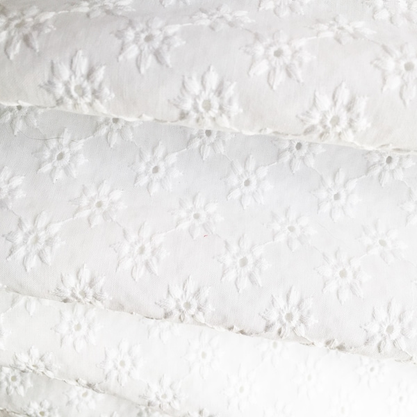 Broderie anglaise 100 % coton haut de gamme/tissu en coton de haute qualité/tissu de mariage/tissu d'été/tissu à broder/tissu brodé/1/2 yard