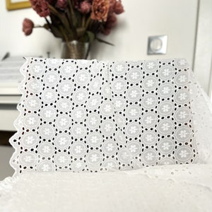 Tela de algodón 100 % premium con bordado inglés, de alta calidad, ideal para bodas, verano, bordados, 1/2 yarda imagen 1