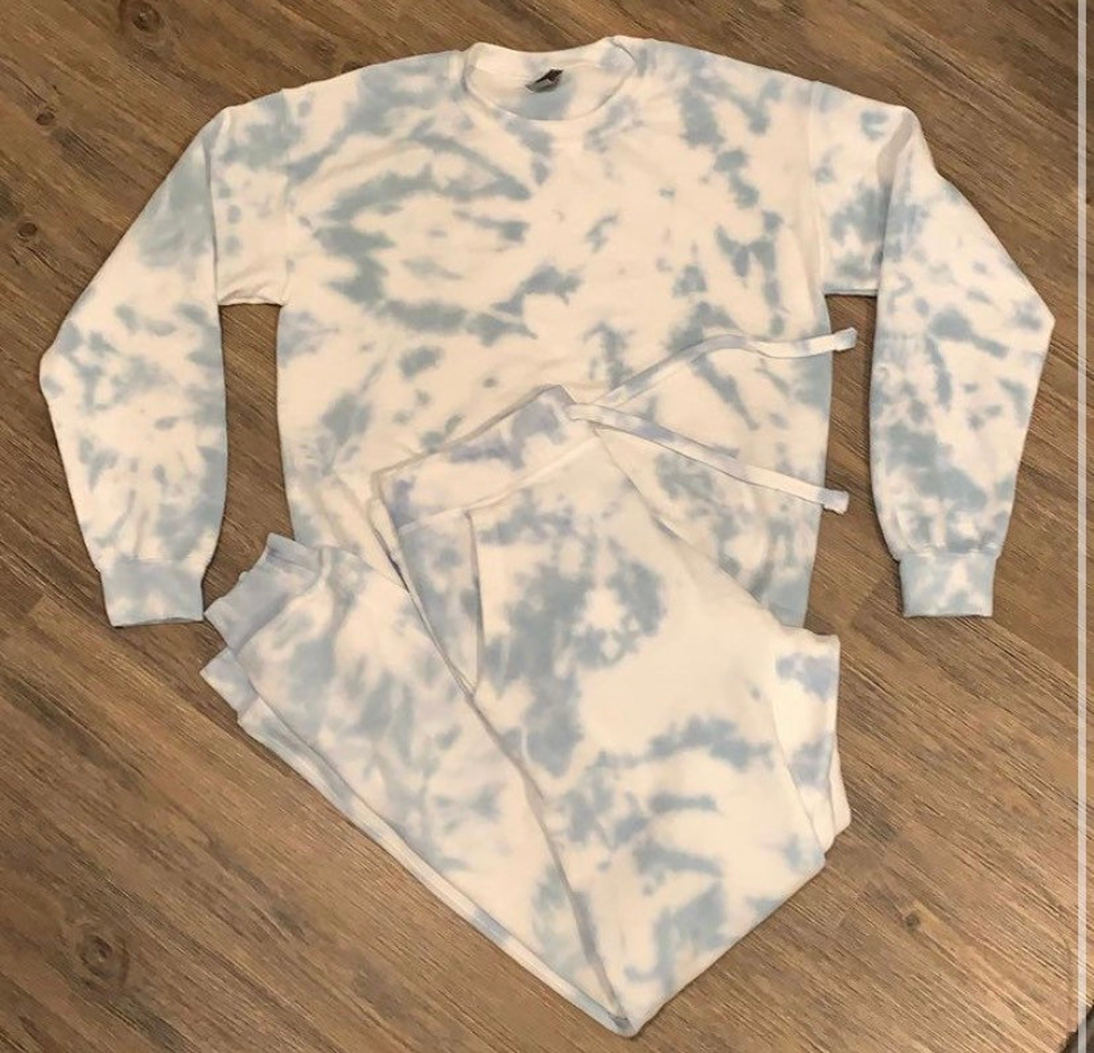 tie dye sweatshirt and sweatpants set