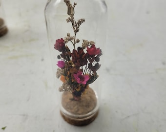 Bell jar bouquet of preserved flowers for interior decoration, gift for her or him, office decoration