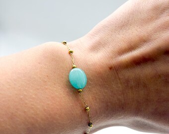 Bracelet with oval stone