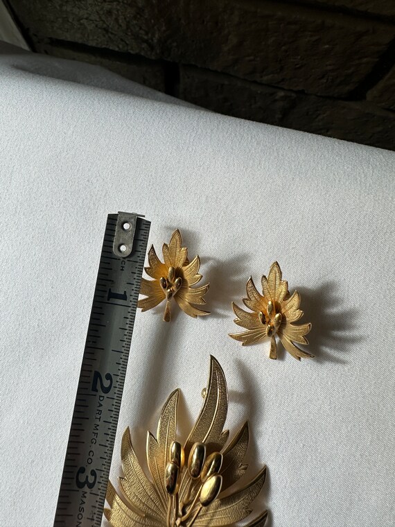 Demi Parure vintage gold tone leaf earrings and b… - image 2