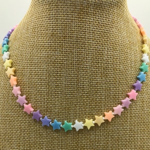 Collier d’étoile d’arc-en-ciel de Pastel