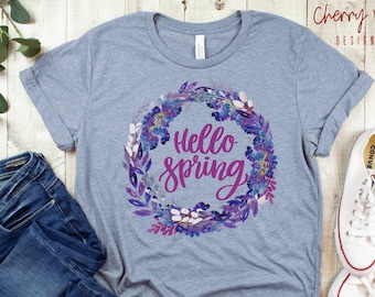 Camiseta Olá Primavera, camiseta "A Primavera Chegou", camiseta sazonal, camiseta "Nova Vida", camiseta de manga curta