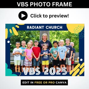 Op de afbeelding: Een rechthoekige fotolijst met een donkerblauwe rand en gele en groenblauwe abstracte grafische accenten. De tekst luidt VBS PHOTO FRAME, RADIANT CHURCH en VBS 2025. In het midden staat een groep kinderen en een volwassene in de buitenlucht.