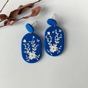 Royal Blue Floral Earring / White Flower Polymer Clay Earring / Botanical Gift for her image 1