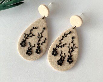 Black Floral Earring / Plant Polymer Clay Earring / Cute Garden Earring / Botanical Earring / Floral gift for her