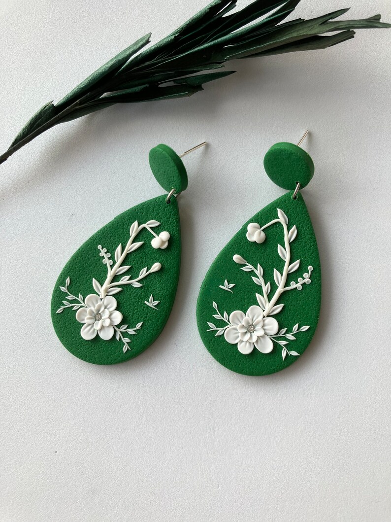 Floral Polymer Clay Earring / Aesthetic Minimal Earring / Cool Embroidered Earring / Trendy Modern Clay Earring 画像 5