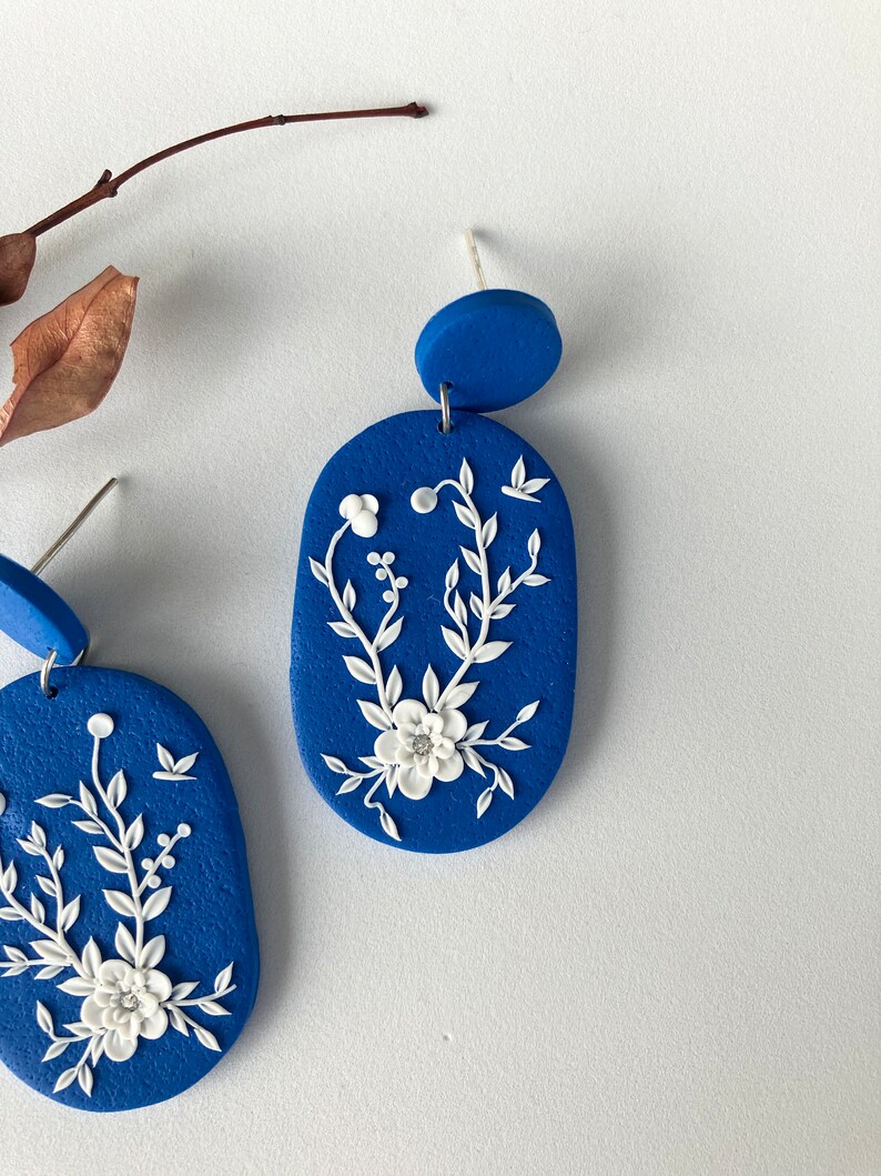 Royal Blue Floral Earring / White Flower Polymer Clay Earring / Botanical Gift for her image 4