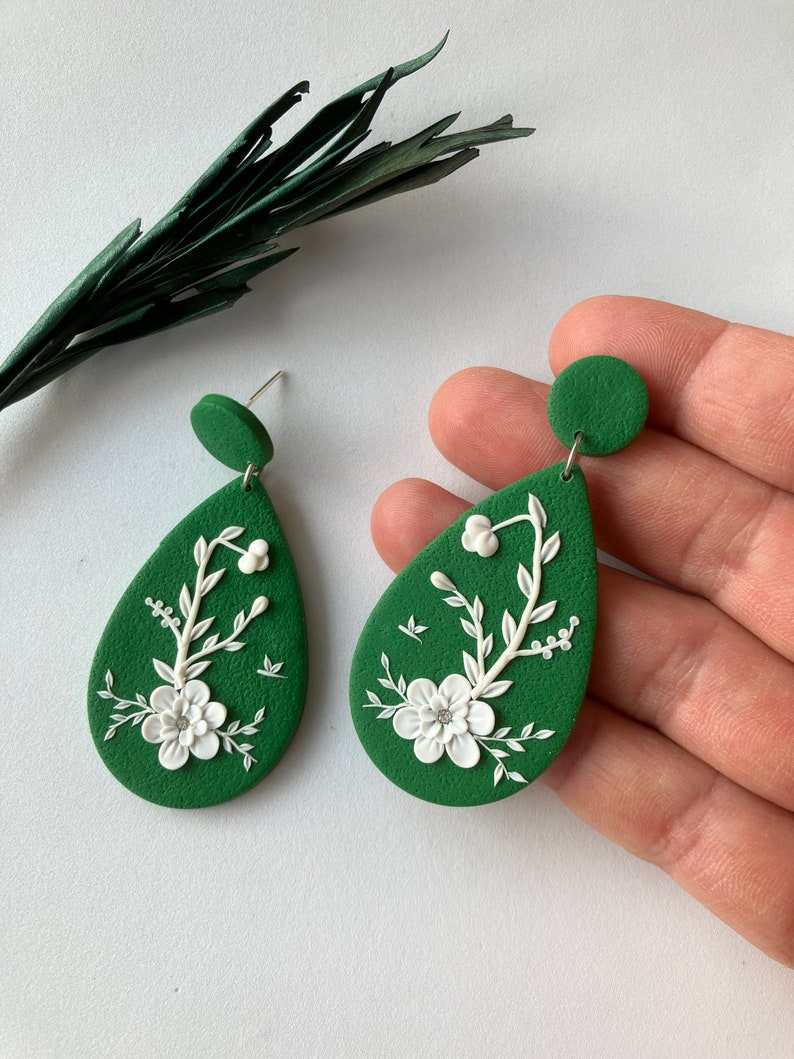 Floral Polymer Clay Earring / Aesthetic Minimal Earring / Cool Embroidered Earring / Trendy Modern Clay Earring 画像 4