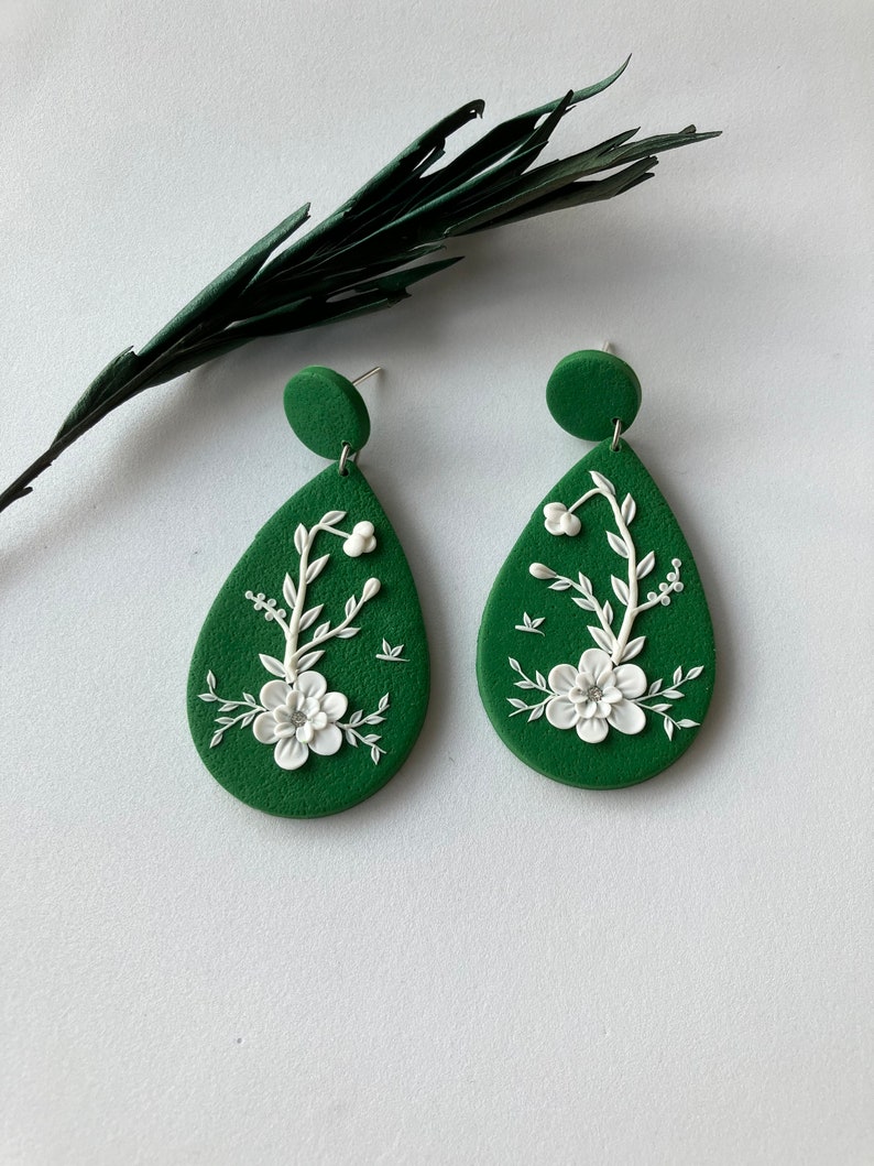 Floral Polymer Clay Earring / Aesthetic Minimal Earring / Cool Embroidered Earring / Trendy Modern Clay Earring 画像 6