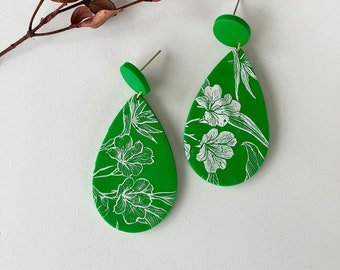 Green Floral Polymer Clay Earring for her / Botanical Earring for women / Modern Artistic Earring / Stamped Earring / Light weight Earring