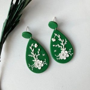 Floral Polymer Clay Earring / Aesthetic Minimal Earring / Cool Embroidered Earring / Trendy Modern Clay Earring image 2