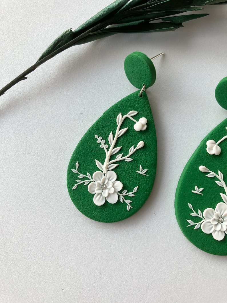 Floral Polymer Clay Earring / Aesthetic Minimal Earring / Cool Embroidered Earring / Trendy Modern Clay Earring 画像 7