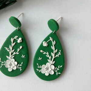 Floral Polymer Clay Earring / Aesthetic Minimal Earring / Cool Embroidered Earring / Trendy Modern Clay Earring 画像 3