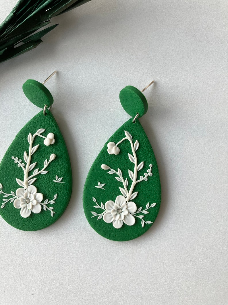 Floral Polymer Clay Earring / Aesthetic Minimal Earring / Cool Embroidered Earring / Trendy Modern Clay Earring 画像 3