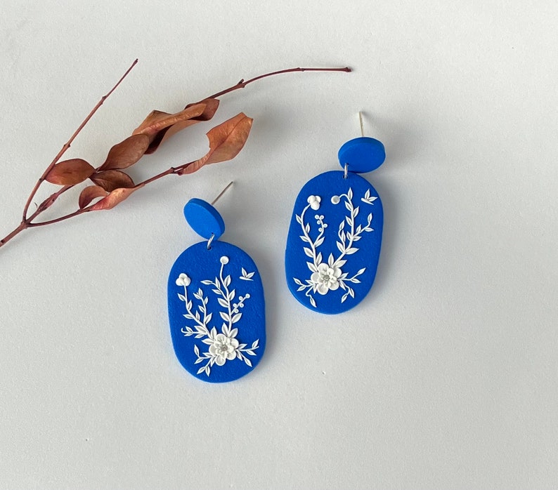 Royal Blue Floral Earring / White Flower Polymer Clay Earring / Botanical Gift for her image 6