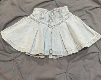 Falda plisada vaquera de lavado claro para niña, estilo vintage Y2K de Jordache, talla 2T, cintura alta.