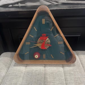 Vintage Seagram's 7 Crown Triangular Bar Clock – Billiards / Pool Theme – Rare