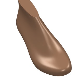 Puede incluir: Una horma de zapato de madera marrón, una forma de madera utilizada por los zapateros para crear zapatos.