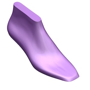 Puede incluir: Una horma de zapato de color lila claro, un modelo 3D utilizado para la fabricación de zapatos.