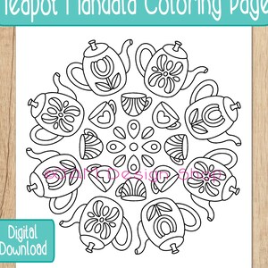 Op de afbeelding: Zwart-witte lijnkunst kleurplaat van een theepot mandala. De mandala heeft theepotten, kopjes en bloemen in een cirkelvormig patroon.