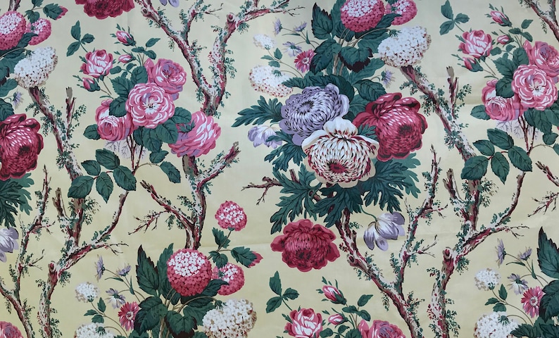 beautiful material Copyright 1987. VINTAGE FLORAL Fabric from the National Trust Country House collection 137cm width x 80cm length