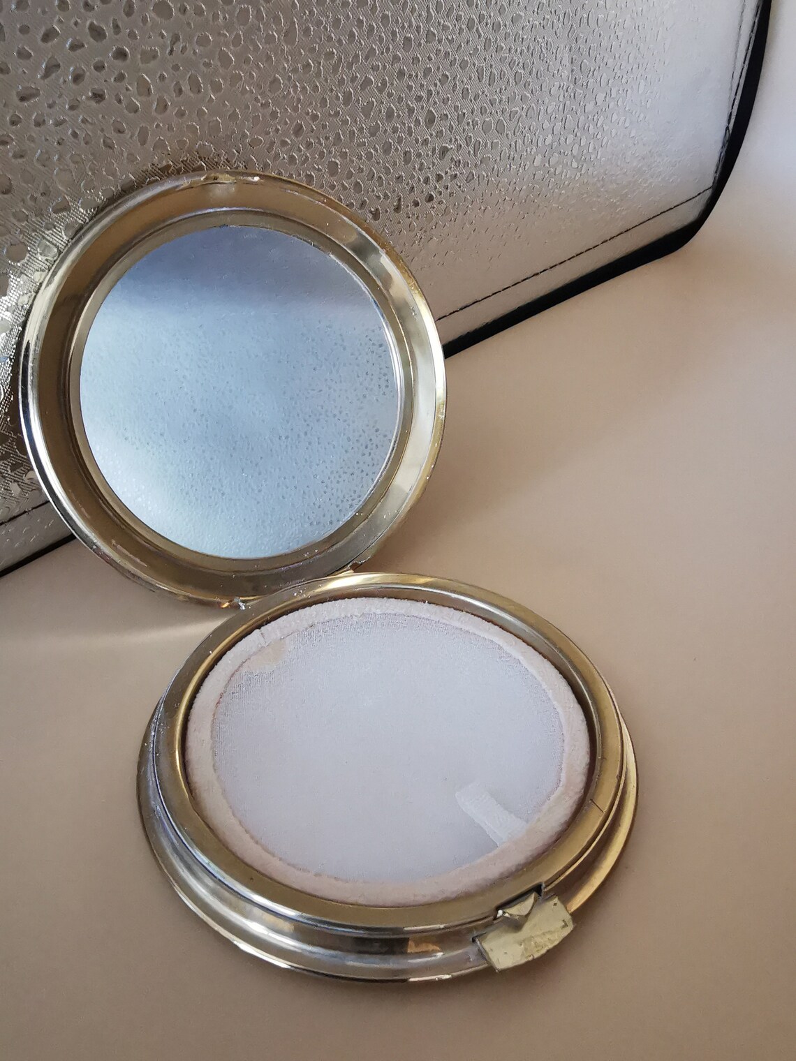 VINTAGE POWDER COMPACTS Two Compacts Small Measures 8cm With Etsy