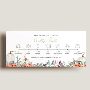 Op de afbeelding: Een trouwkaart met een aquarelbloemendesign met witte pompoenen en herfstbladeren. De kaart bevat de trouwdatum, de namen van het paar en een lijst met evenementen met tijden. De tekst luidt "Kristen & Ronan | 5.5.20xx Wedding Timeline".