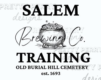 Può includere: Illustrazione in bianco e nero di un calderone con liquido ribollente. Il testo "Salem Brewing Co." è scritto in corsivo sopra il calderone. Il testo "Training" è scritto in grandi caratteri grassetto sotto il calderone. Il testo "Old Burial Hill Cemetery est. 1693" è scritto sotto la parola "Training."