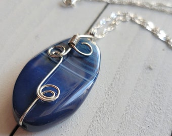 Blauer Achat-Draht-Anhänger mit Sterling Silber Halskette