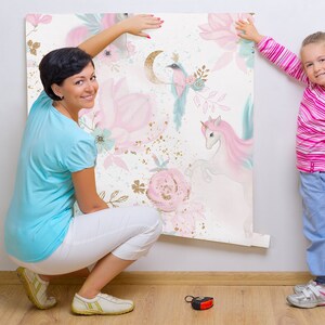 Carta da parati bianca e rosa con unicorni e rose per ragazze, decorazione murale per la cameretta dei bambini, stacca e incolla, autoadesiva, decorazione da parete immagine 8