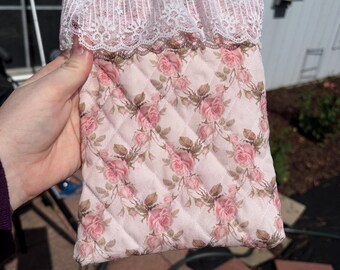 Pink floral kindle sleeve with zipper and lace detail