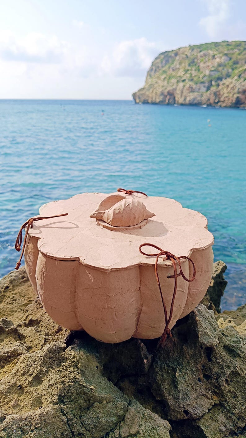 SOUL SEA biodegradable memorial urn with different sea life symbols including starfish, dolphin, seashell and octopus available for the wooden lid