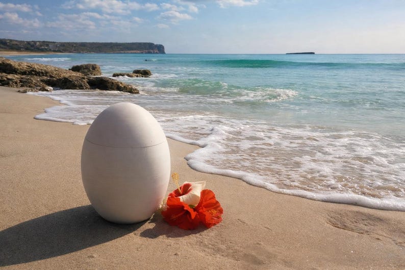 COCO-Urne: biologisch abbaubar und individuell gestaltbar für die Wasserbestattung – Verstreuung der Asche im Meer oder See. Nachhaltige Bestattungsurne. Bild 1