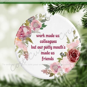 Arbete gjorde oss till kollegor men våra toalettmunnar gjorde oss till vänner gåva keramisk prydnad 2021