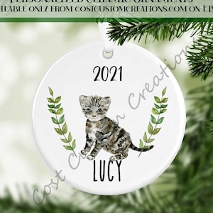Personalisierte grau schwarz gestreifte Kätzchen Katze Keramik Ornament, Katzenliebhaber Geschenk, Katzen erste Weihnachten, Katzendame