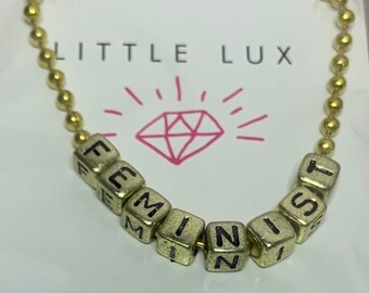 Diana Kane/Little Lux goldfarbene Perlen FEMINIST Halskette