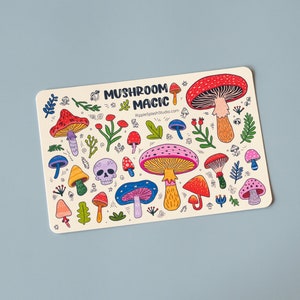 Feuille d'autocollants champignons colorés | Stickers magiques fantaisistes | Stickers forestiers décoratifs amusants | Stickers nature mignons | 4 x 6 pouces