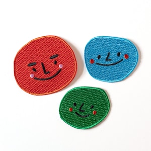 カラフルな顔のアイロン接着パッチセット | かわいい刺繍パッチ | 子供用小さなパッチ