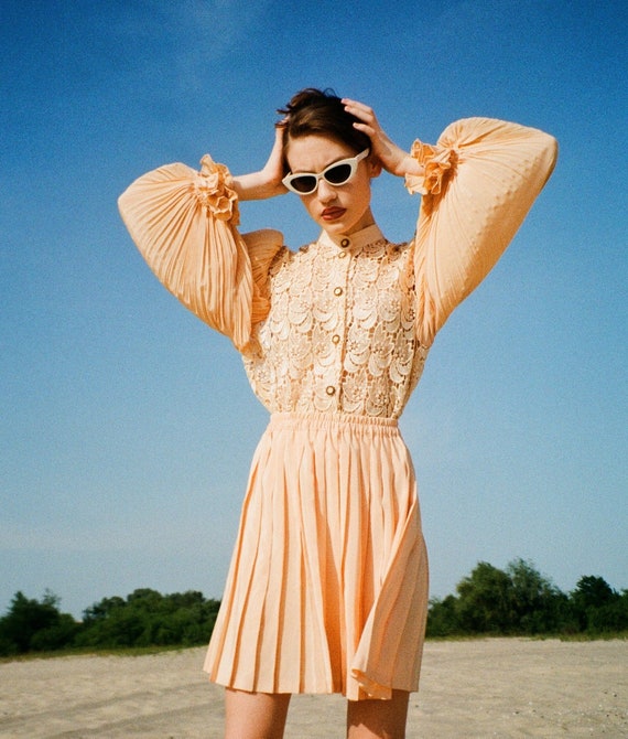 Peach orange lase plisse blouse. Vintage 1980s. Ma