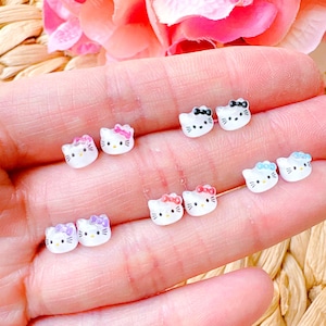 Pendientes de gatito diminuto, mini pendientes de Hello Kitty de acero quirúrgico hipoalergénicos con forma de botón o con clip, pendientes de dibujos animados de gelatina de cristal, pendientes de gatito