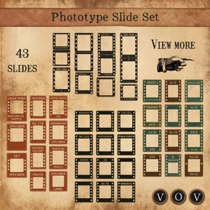 Könnte beinhalten: Ein Vintage-Phototyp-Diasatz mit 43 Dias. Die Dias sind in verschiedenen Farben gehalten, darunter Braun, Schwarz und Grün. Der Satz enthält Texte wie "Phototype Slide Set", "View More" sowie verschiedene Etiketten und Nummern.